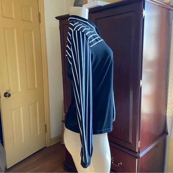 Adorable and soft knit top with striped tie and striped sleeves. Classic look. - Picture 3 of 6